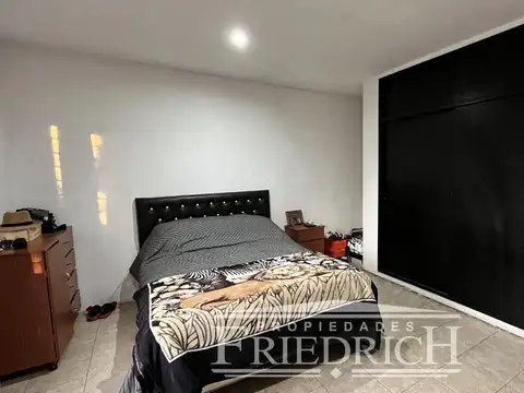 Casa en Venta con 3 cocheras