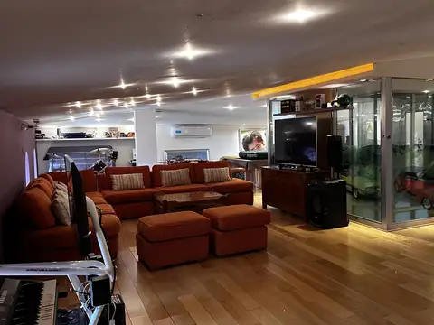 Casa en Venta con 5 cocheras