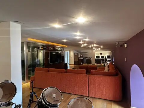 Casa 6 ambientes con 5 baños