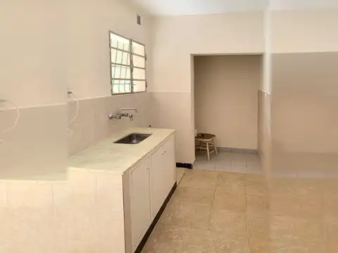 Casa 7 ambientes con 2 baños