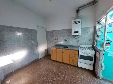 Venta PH 3 ambientes con balcón, patio y terraza propia. Parque Chacabuco