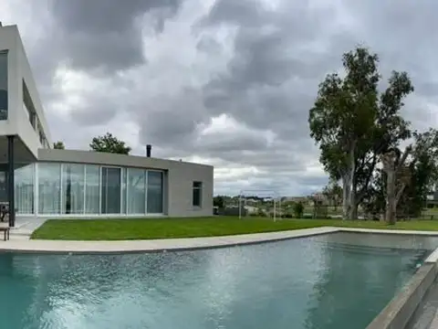 Casa en Alquiler Temporal en San Matias, USD 7.500