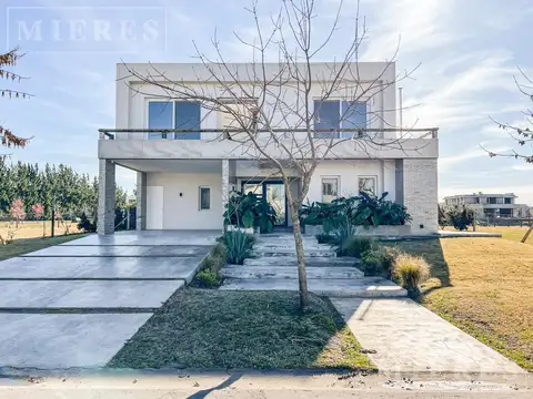 Casa en Venta en Albanueva, USD 1.550.000