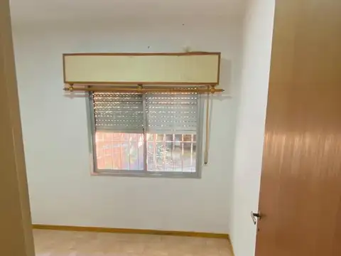 Venta - Casa de pasillo (no PH) de 1 dormitorio - Parque Casados, Rosario