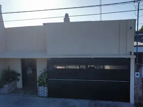 Casa de 3 dormitorios y pileta en alquiler