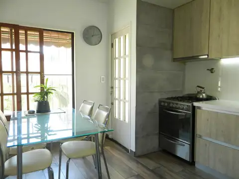 Depto Tipo Casa 4 ambientes con 4 baños