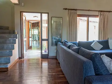 Casa en Venta con 4 cocheras