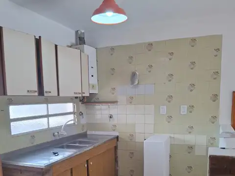 Depto Tipo Casa en Alquiler en Tiro Suizo, $ 420.000