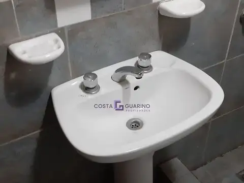 Departamento de 2 ambientes en primer piso al frente