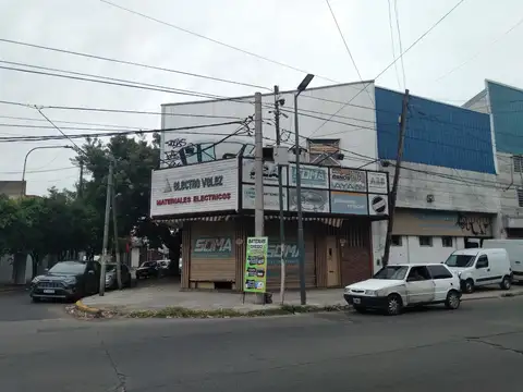 VENTA Amplio Local en Excelente ubicación LIMITE ENTRE CIUDADELA Y RAMOS MEJIA