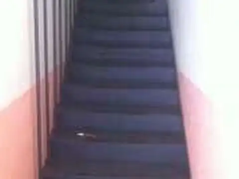 LOCAL FRENTE 4,70 MTS.  PLANTA BAJA Y 1° PISO, 2 BAÑOS.  TOTAL 112 M2