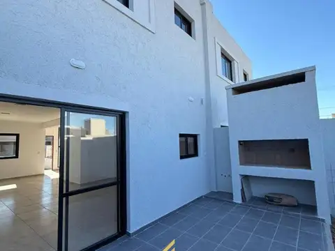 Casa 3 ambientes con 2 baños