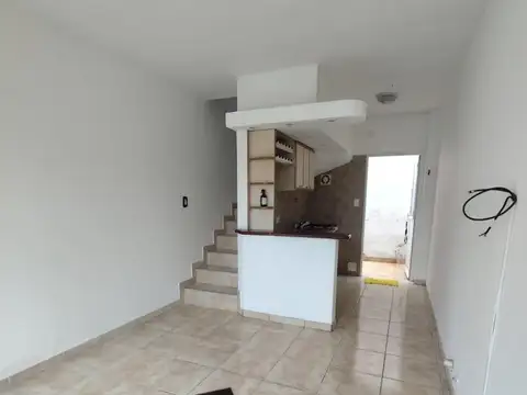 Depto Tipo Casa en Alquiler de 1 dormitorio