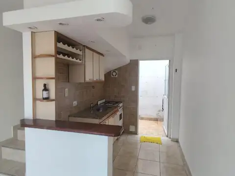 Depto Tipo Casa en Alquiler en Ramos Mejia, $ 680.000