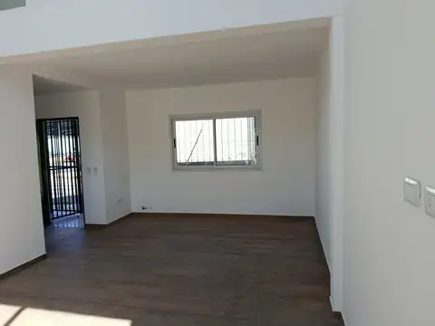 Depto Tipo Casa en Venta en Castelar Sur, USD 145.000