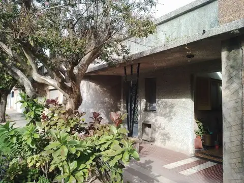 Casa en San Lorenzo, pileta, garaje, amplio patio