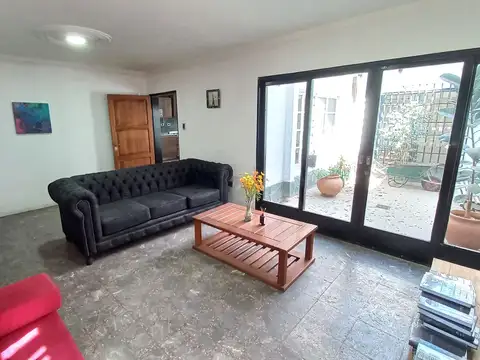 Casa 8 ambientes con 6 baños