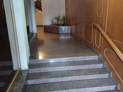 Venta un dormitorio Villa Carlos Paz con cochera escritura Vista al lago