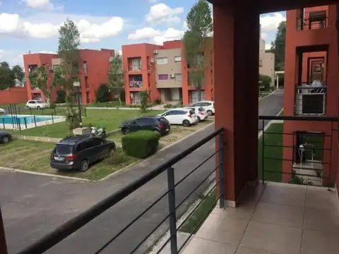 Venta de departamento de 2 ambientes con cochera y cocina separada en Villa Carmela - San Miguel / / Apto crédito