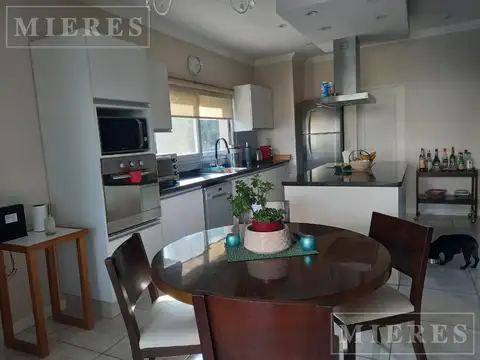 Casa 7 ambientes con 4 baños
