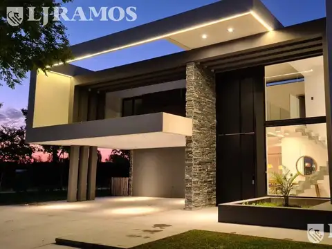 Casa en Alquiler con 2 cocheras