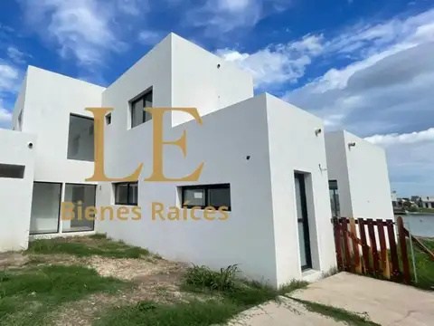 Casa 5 ambientes con 4 baños