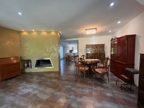 Casa en Alquiler Temporal con 6 cocheras