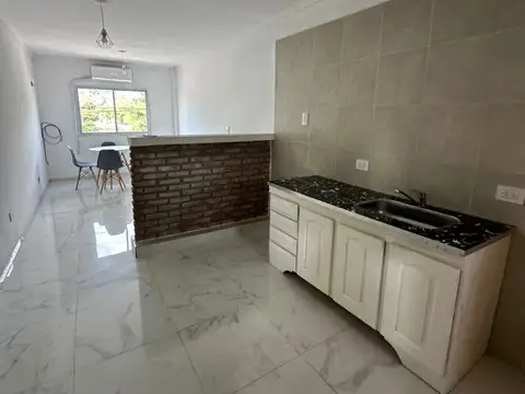 Av San Martin 700, Piso 1