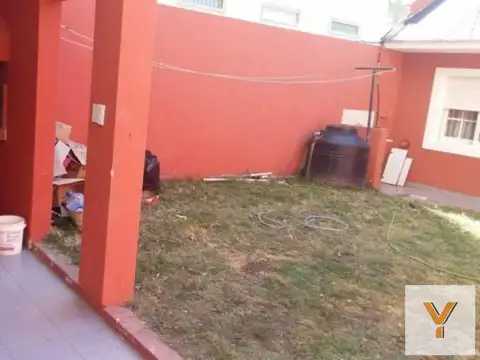 Casa 7 ambientes con 2 baños