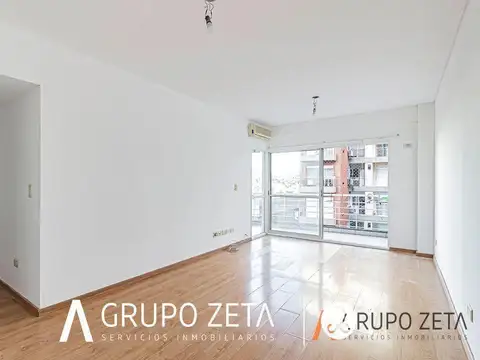 Impecable departamento de 3 ambientes con cochera y baulera por el parque Centenario