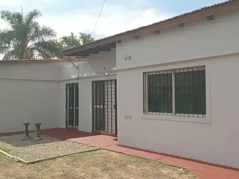 EN ALQUILER CASA DE 2 DORMITORIOS CON PILETA EN ROLDAN 