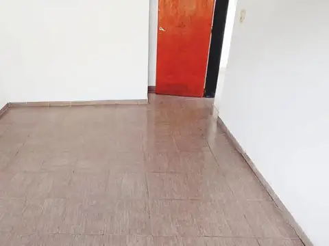 EN ALQUILER CASA DE 2 DORMITORIOS CON PILETA EN ROLDAN 