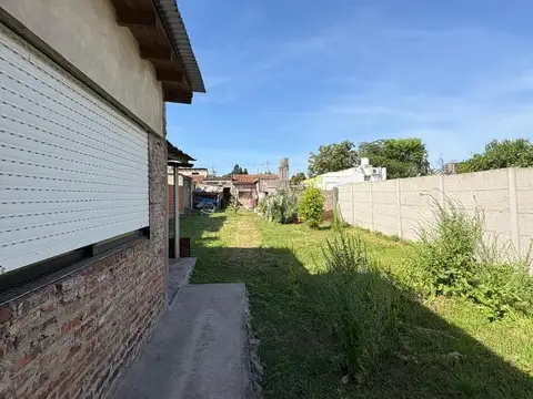 venta casa en castelar sur, barrio santa rosa
