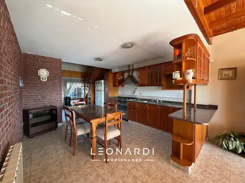 Casa en Alquiler con 1 cochera