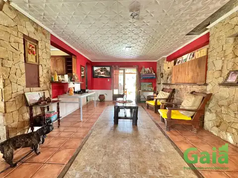 Casa 4 ambientes con 2 baños