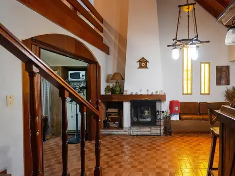 Venta Casa 4 ambientes con jardín, parrilla y pileta en Moron.