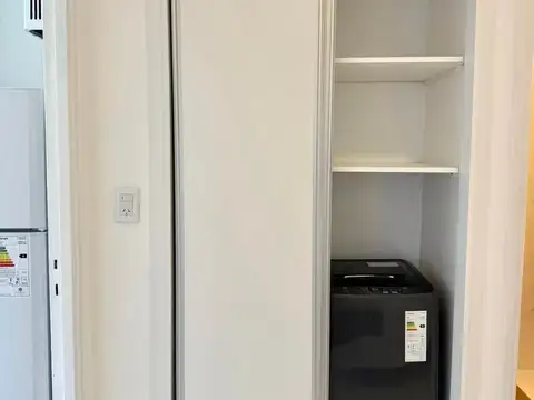 Departamento de un ambiente al frente con balcón, reciclado a nuevo, Corrientes 1900, Centro