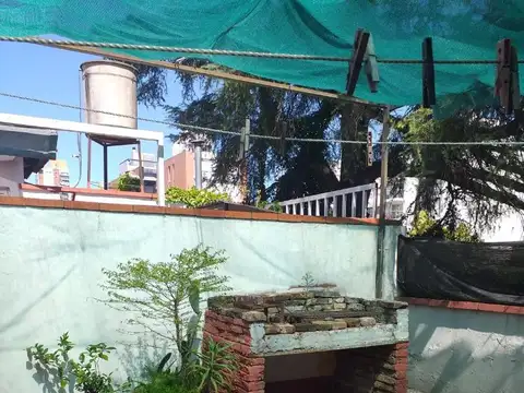 CASA DE PASILLO EN DOS PLANTAS Y PATIO