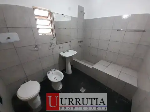 Casa multifamiliar en 2 plantas. APTO PROFESIONAL. OPORTUNIDAD 