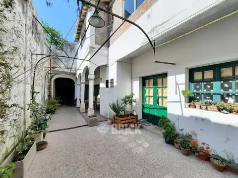 Casa 7 ambientes con 3 baños