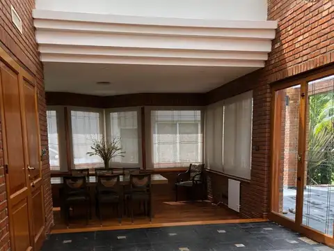 Casa 5 ambientes con 3 baños