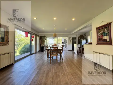 Casa en Venta con 2 cocheras