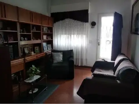 OPORTUNIDAD VENTA CASA 4 AMBIENTES CON PATIO