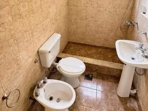 Casa 2 ambientes con 1 baño