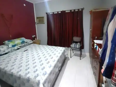 CASA CON JARDÍN Y FONDO