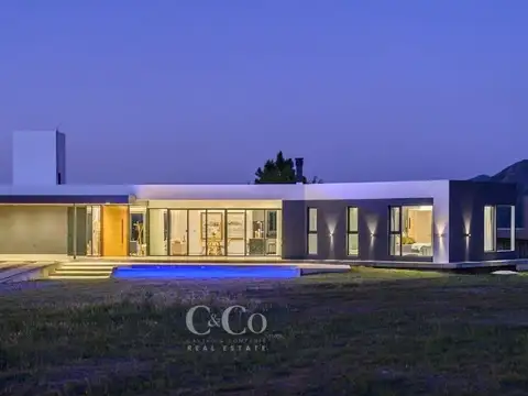 Casa 7 ambientes con 2 baños