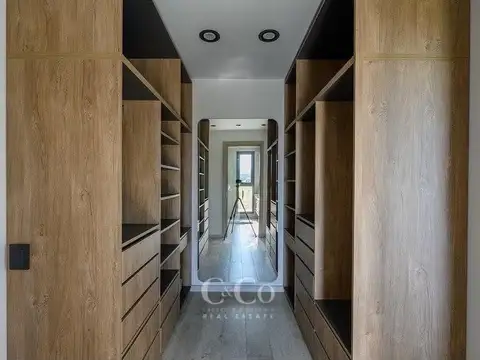 Casa 7 ambientes con 2 baños