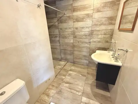 Casa en Alquiler con 2 cocheras