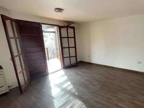 Casa en Alquiler con 1 cochera