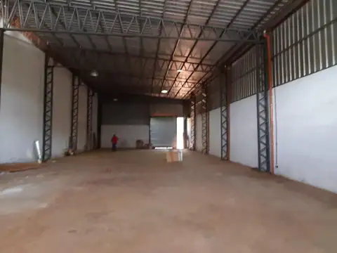 EXCELENTE GALPÓN DE 360M2 SOBRE AV. COCOMAROLA